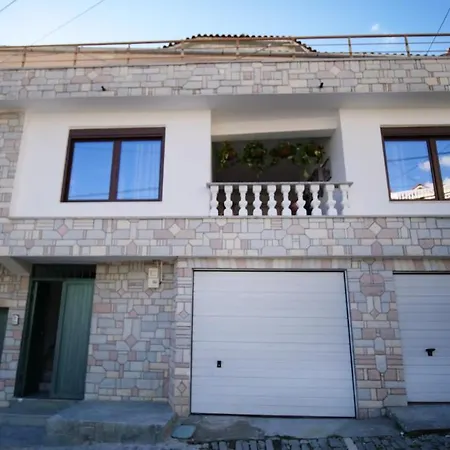 Fatos Qama Bed & Breakfast
