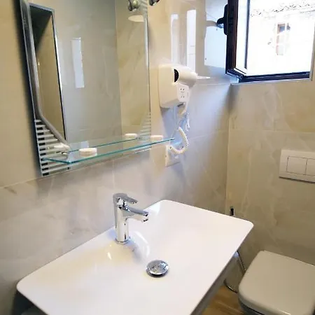 Fatos Qama Bed & Breakfast Berat