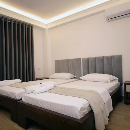 Bed & Breakfast Fatos Qama 3*