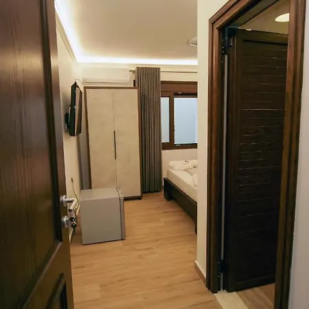 Fatos Qama Bed & Breakfast Berat