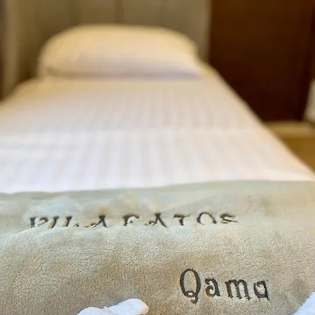 Fatos Qama فندق مبيت وإفطار