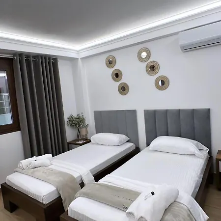 Fatos Qama فندق مبيت وإفطار