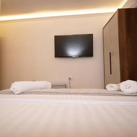 Fatos Qama Oda ve Kahvaltı Berat