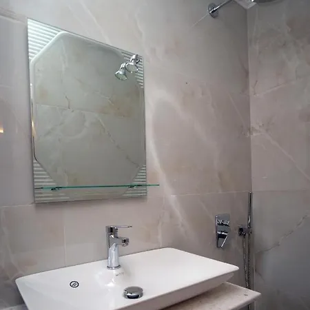 Fatos Qama Oda ve Kahvaltı 3*