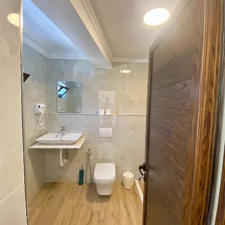 Fatos Qama Oda ve Kahvaltı 3*