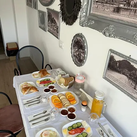 Fatos Qama Oda ve Kahvaltı 3*