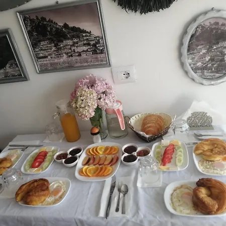 Oda ve Kahvaltı Fatos Qama