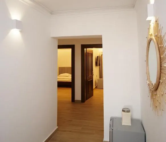 Bed & Breakfast Fatos Qama 3*