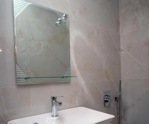 Fatos Qama Bed & Breakfast 3*