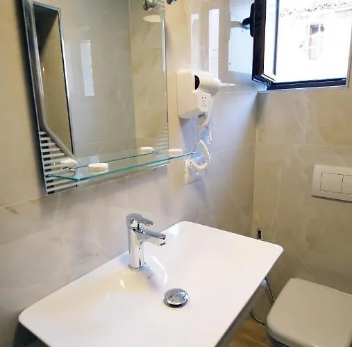 Fatos Qama Bed & Breakfast Berat