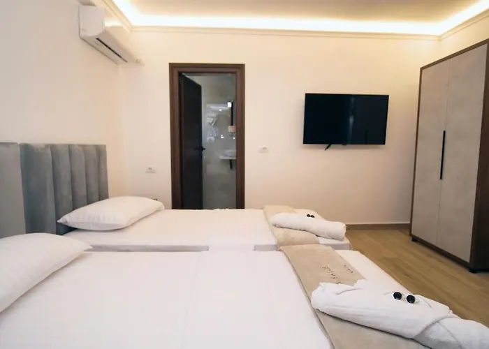 Bed & Breakfast Fatos Qama 3*