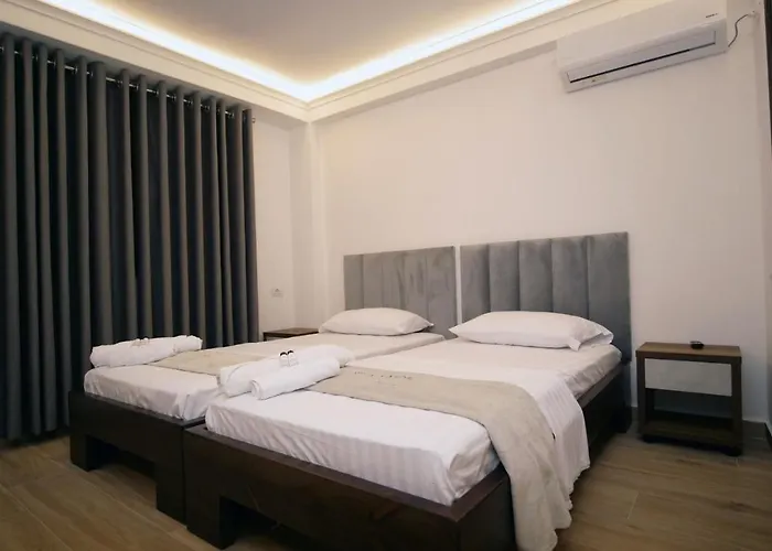 Bed & Breakfast Fatos Qama 3*