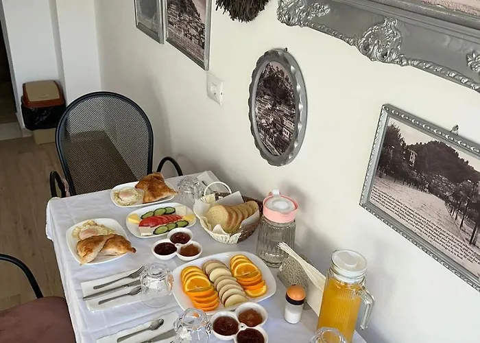 Fatos Qama Bed & Breakfast 3*